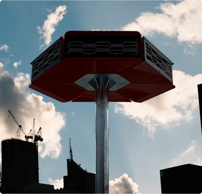 Sirene de evacuação BTK-HEXO posicionada em área urbana